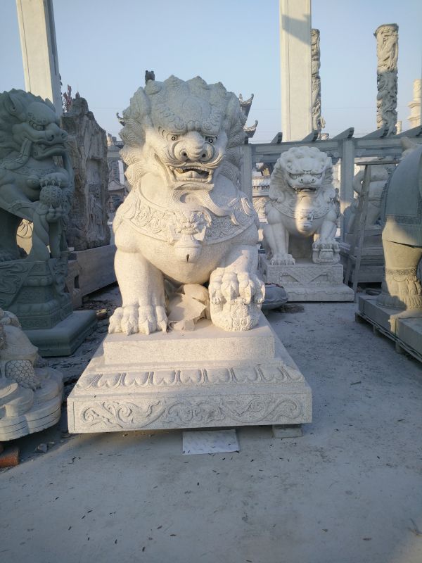 匠心雕刻，神采飛揚 石雕獅子的生產加工藝術