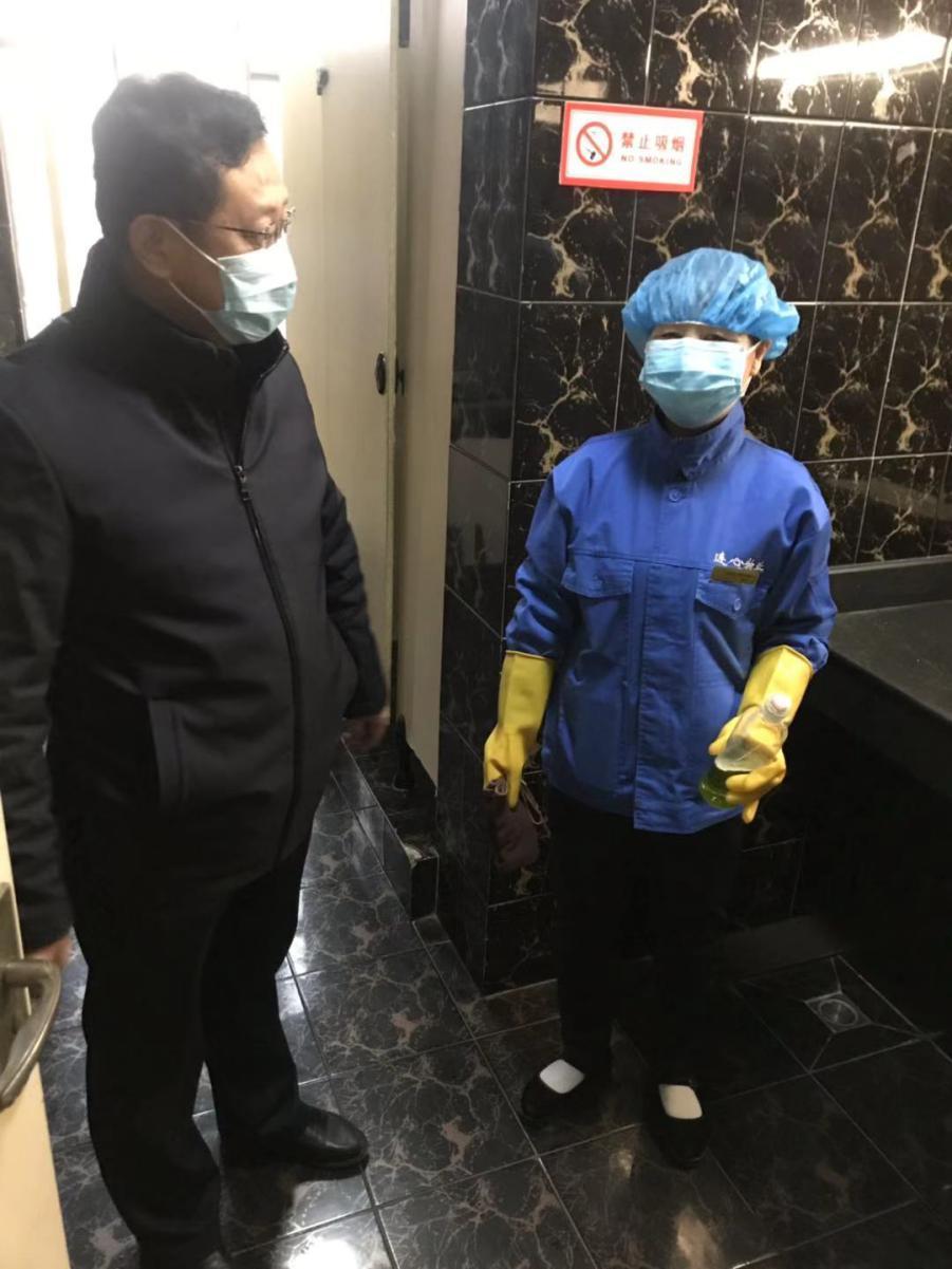 為業主生命健康筑起“安全屏障”——市政協委員、濟南連心物業黨支部書記、董事長王宏勇奮戰一線，勇作“最美逆行者” 消毒服務